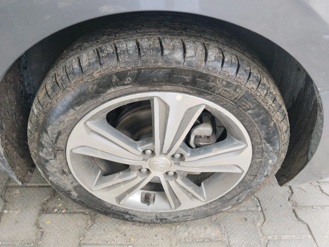 2017 Hyundai Verna 1.6 VTVT SX (O) AT, Petrol, Automatic, 91,905 km, tyre
