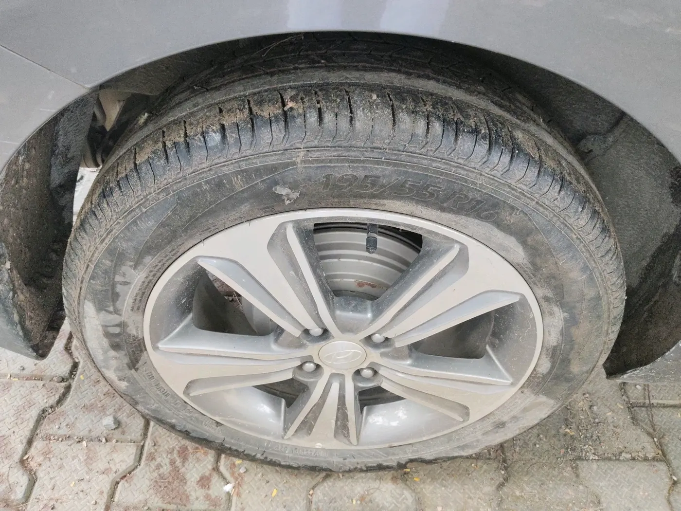 2017 Hyundai Verna 1.6 VTVT SX (O) AT, Petrol, Automatic, 91,905 km, tyre