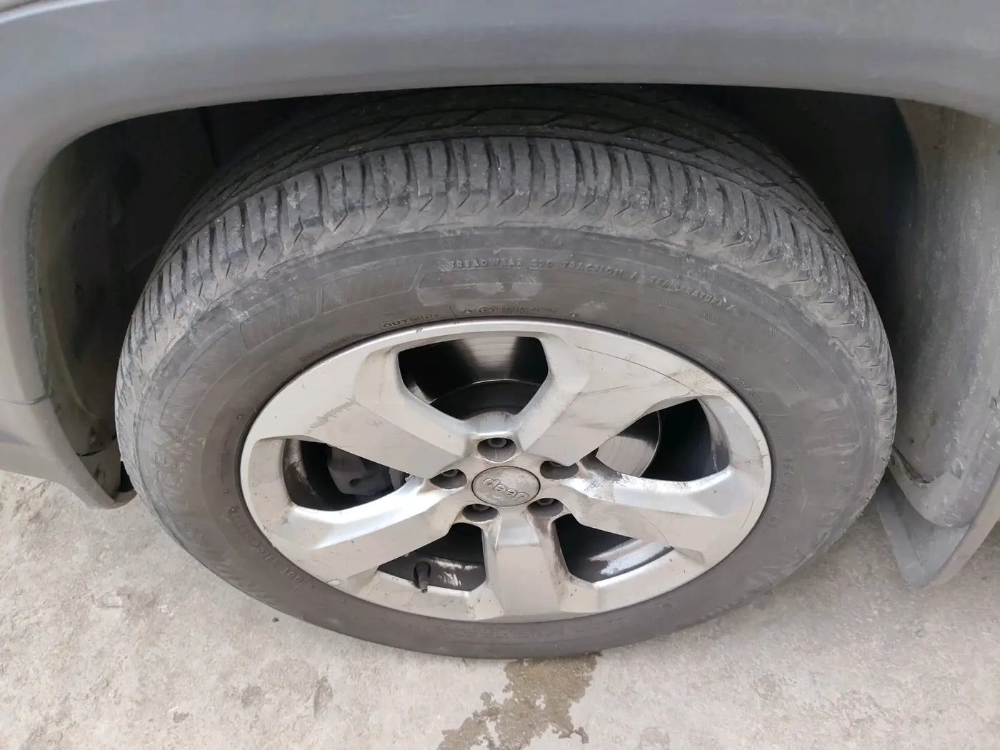 2017 Jeep Compass LIMITED 1.4 PETROL AT, Petrol, Automatic, 1,03,419 km, tyre