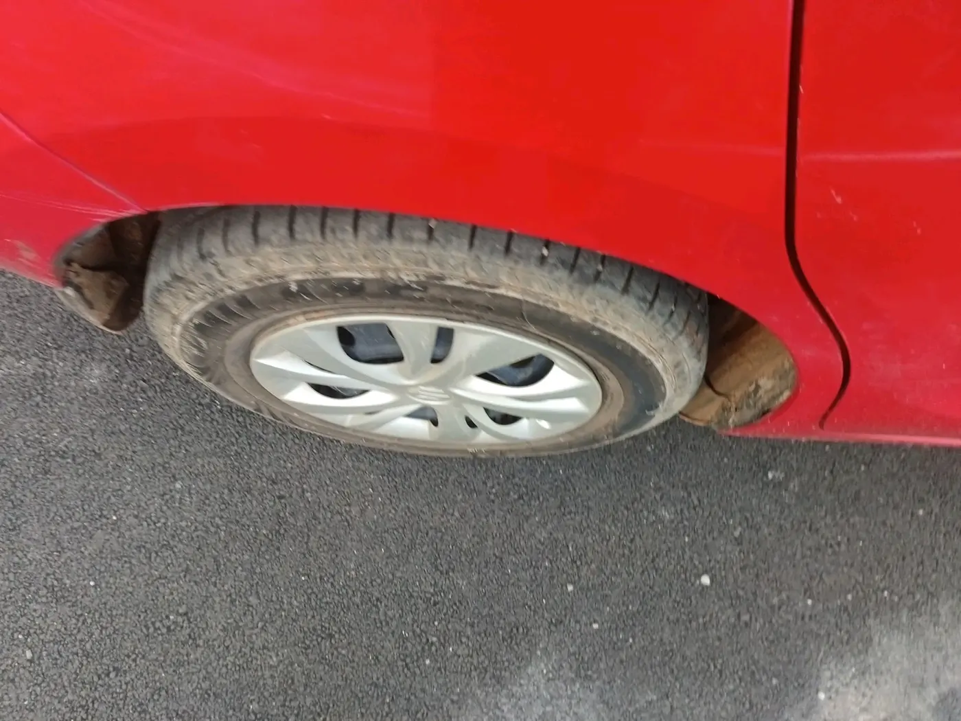 2019 Maruti Swift VXI AMT, Petrol, Automatic, 90,881 km, tyre