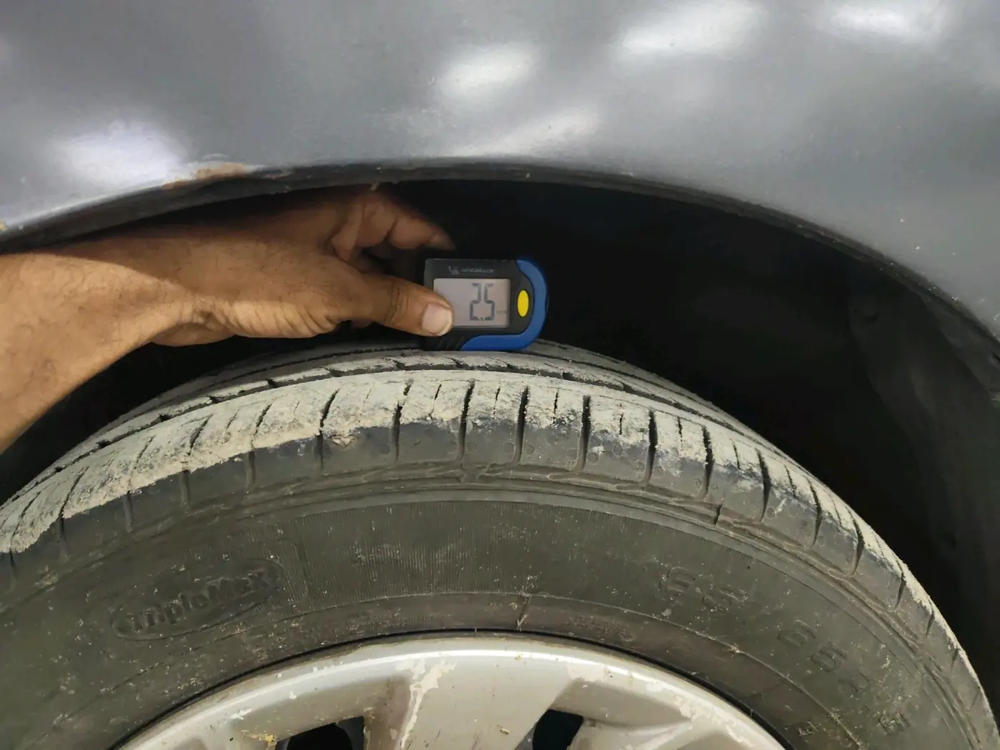 2014 Maruti Ertiga VXI, Petrol, Manual, 84,940 km, tyre