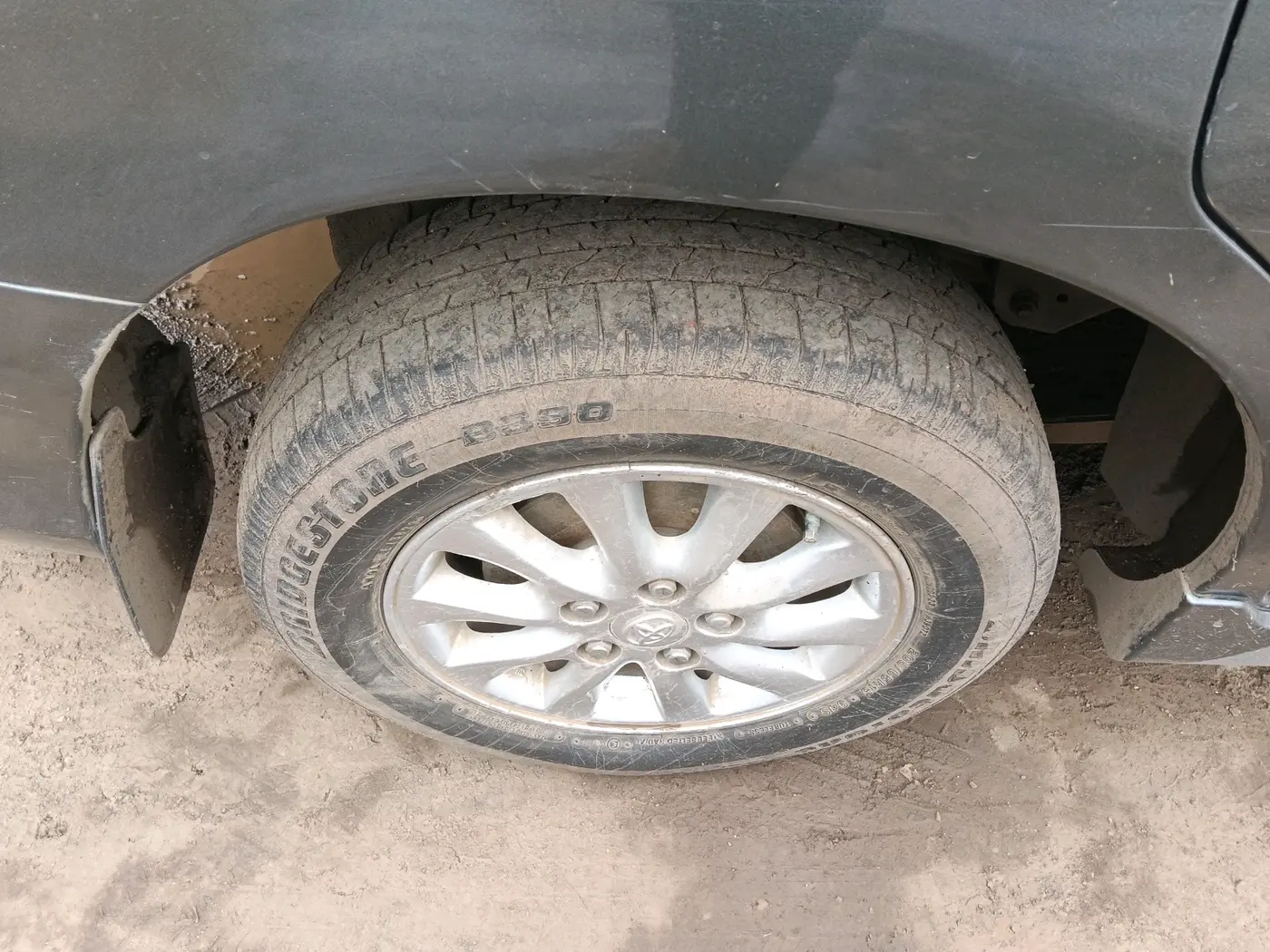 2014 Toyota Innova 2.5 VX 8 STR, Diesel, Manual, 1,72,807 km, tyre