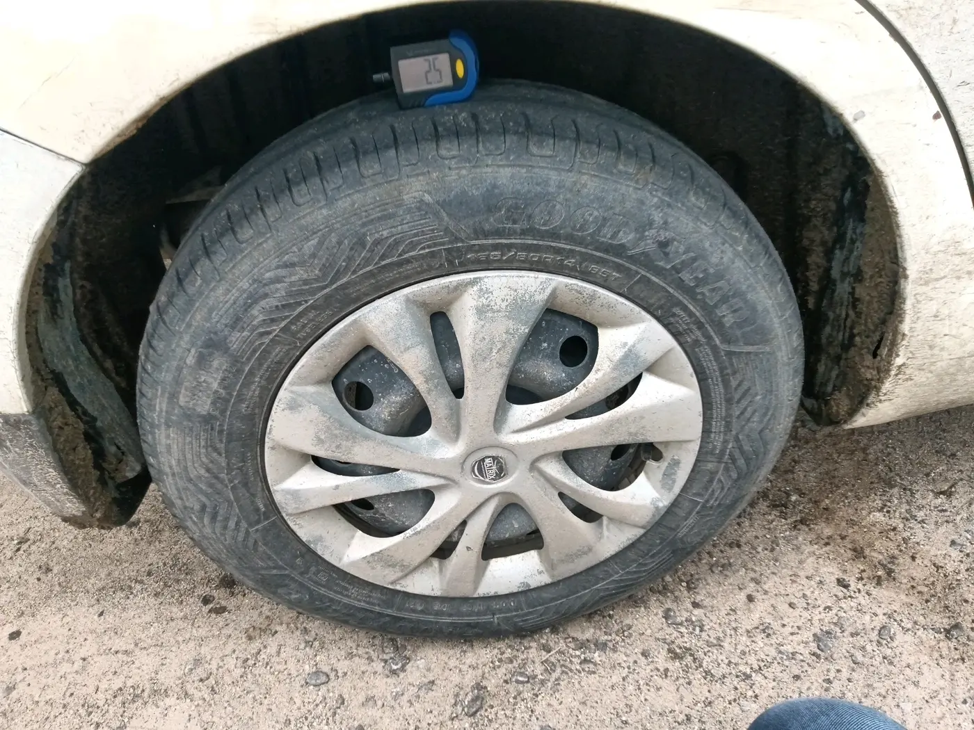 2013 Maruti Swift Dzire VDI, Diesel, Manual, 1,51,783 km, tyre