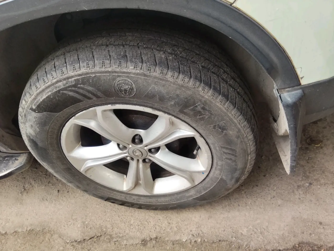 2019 Tata Harrier XZ 2.0L, Diesel, Manual, 1,42,795 km, tyre