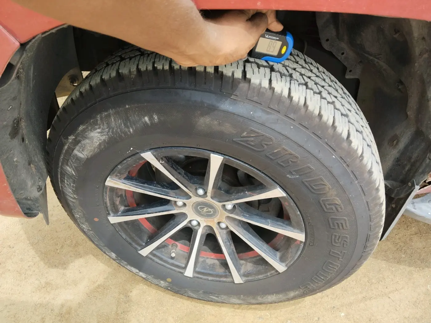 2016 Mahindra TUV300 T8, Diesel, Manual, 1,30,658 km, tyre