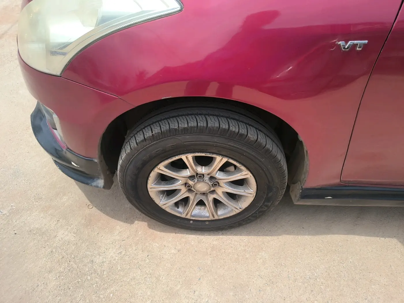 2015 Maruti Swift VXI, Petrol, Manual, 1,40,698 km, tyre
