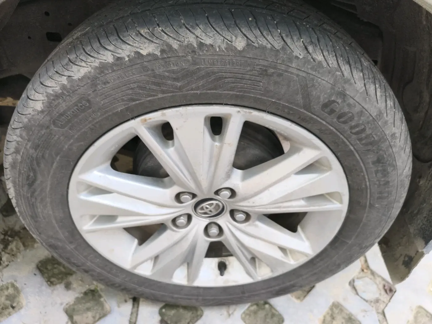 2018 Toyota Innova Crysta 2.8 ZX AT 7 STR, Diesel, Automatic, 82,819 km, tyre