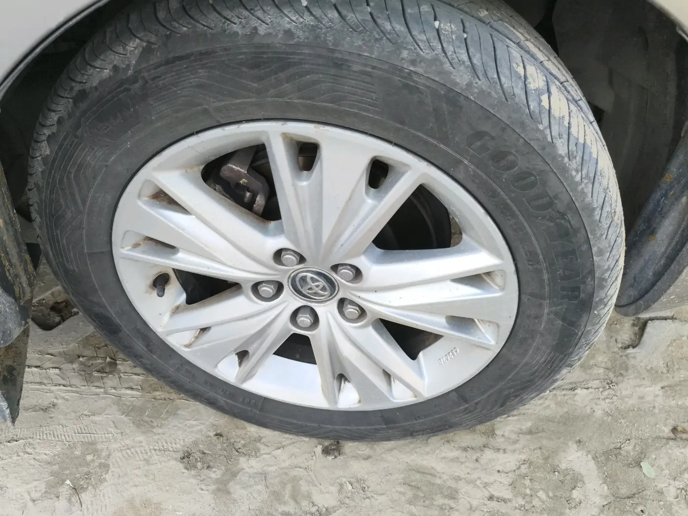 2018 Toyota Innova Crysta 2.8 ZX AT 7 STR, Diesel, Automatic, 82,819 km, tyre