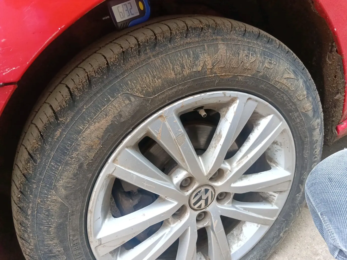 2013 Volkswagen Polo HIGHLINE1.2L, CNG, Manual, 99,817 km, tyre