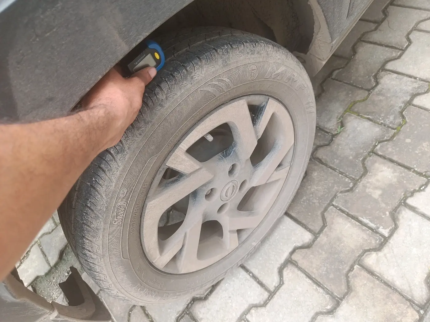 2024 Nissan MAGNITE XV PREMIUM TURBO CVT, Petrol, Automatic, 37,445 km, tyre