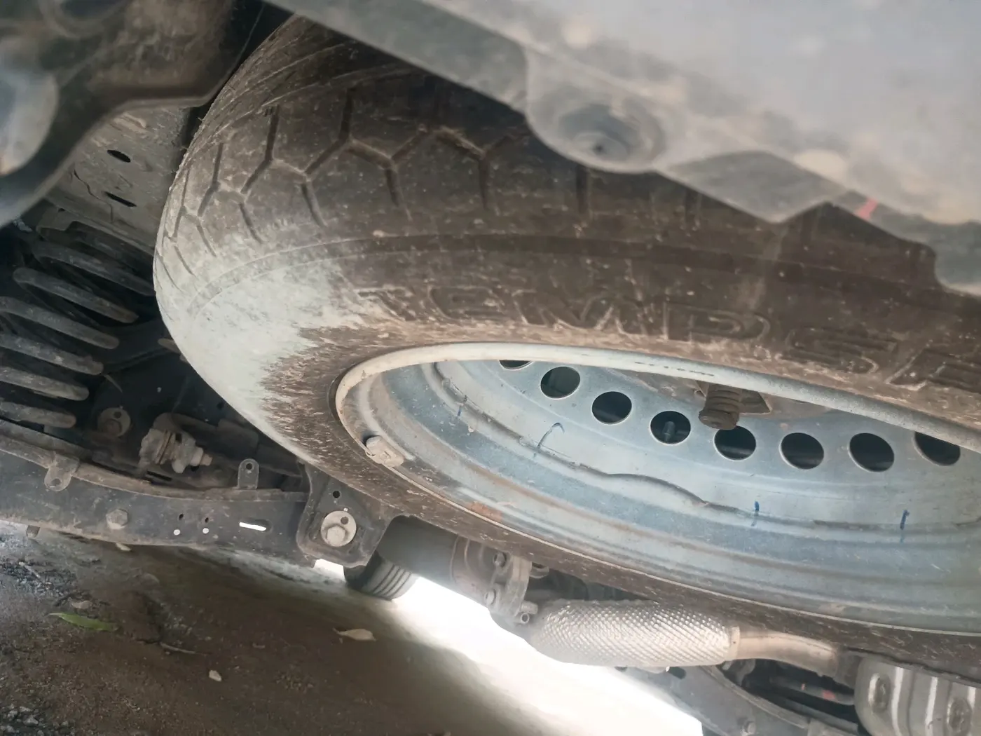 2021 Mahindra XUV700 AX 7 P AT 7 STR, Petrol, Automatic, 49,710 km, tyre
