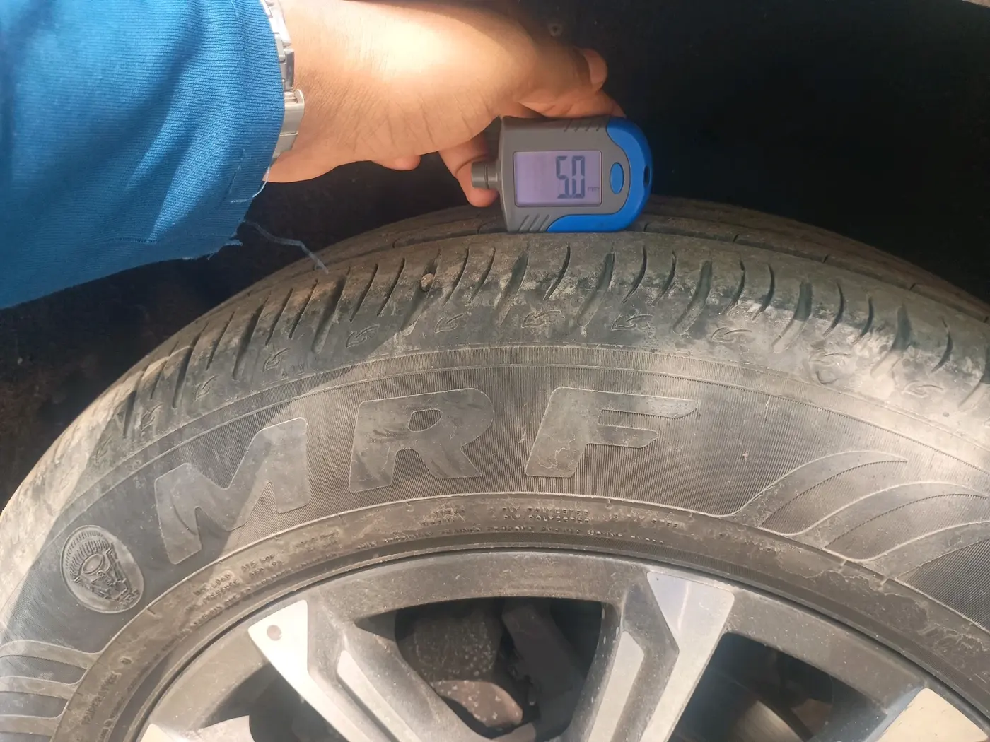 2021 Mahindra XUV700 AX 7 P AT 7 STR, Petrol, Automatic, 49,710 km, tyre