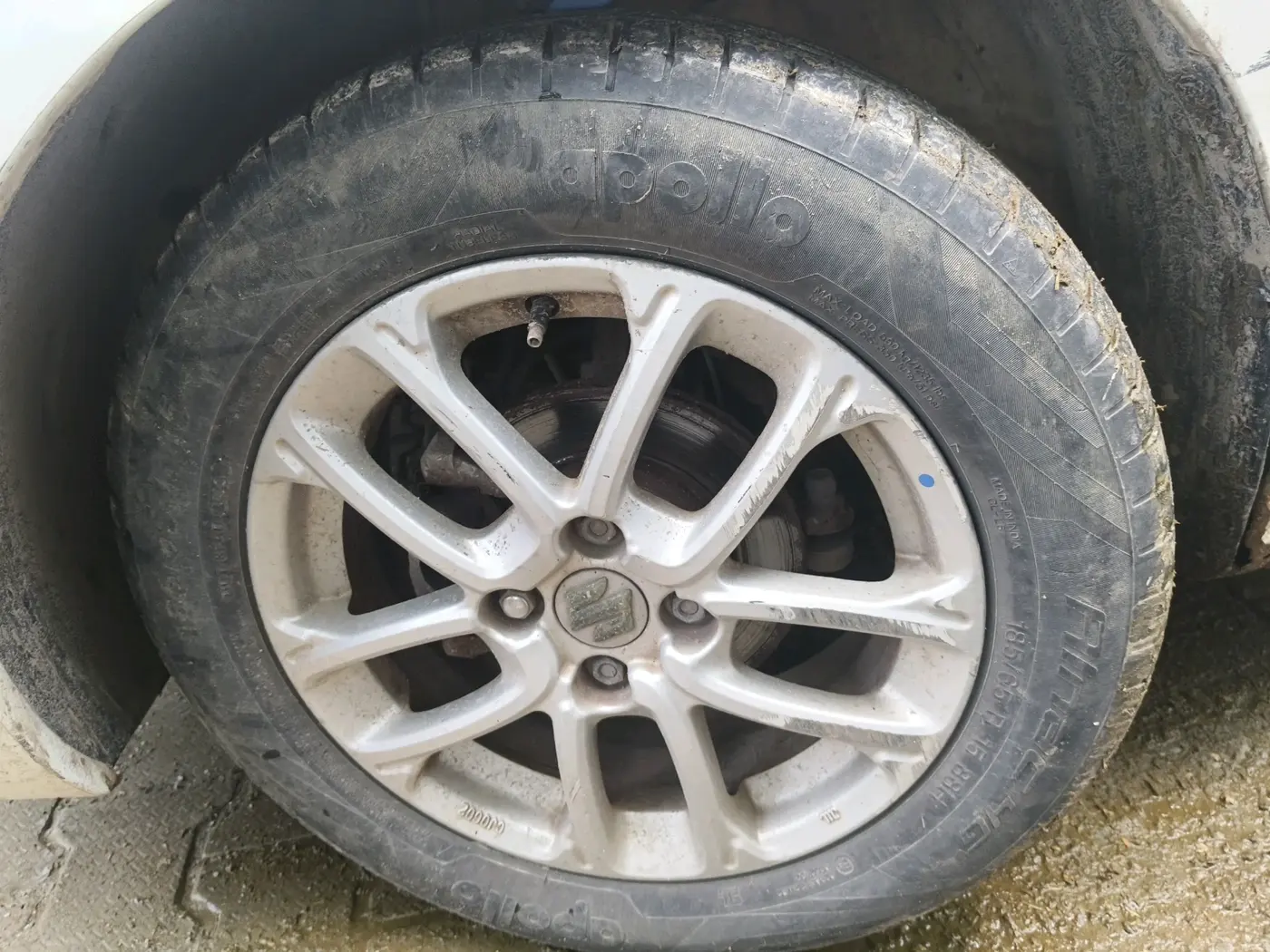 2021 Maruti Swift LXI, CNG, Manual, 70,951 km, tyre