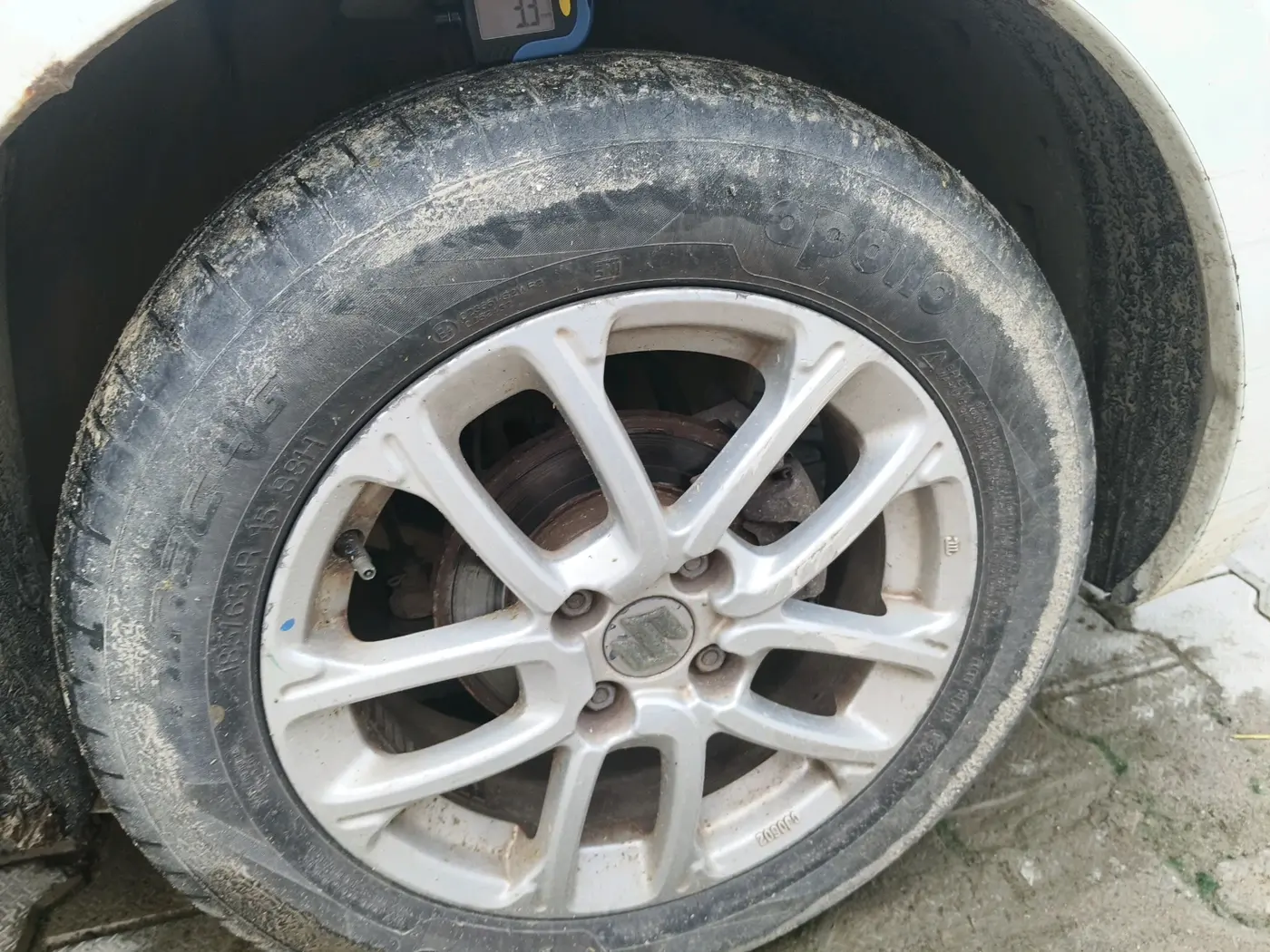 2021 Maruti Swift LXI, CNG, Manual, 70,951 km, tyre