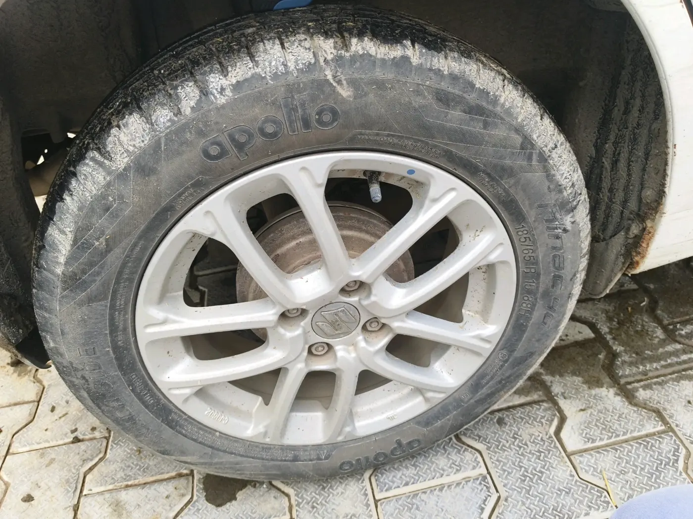 2021 Maruti Swift LXI, CNG, Manual, 70,951 km, tyre