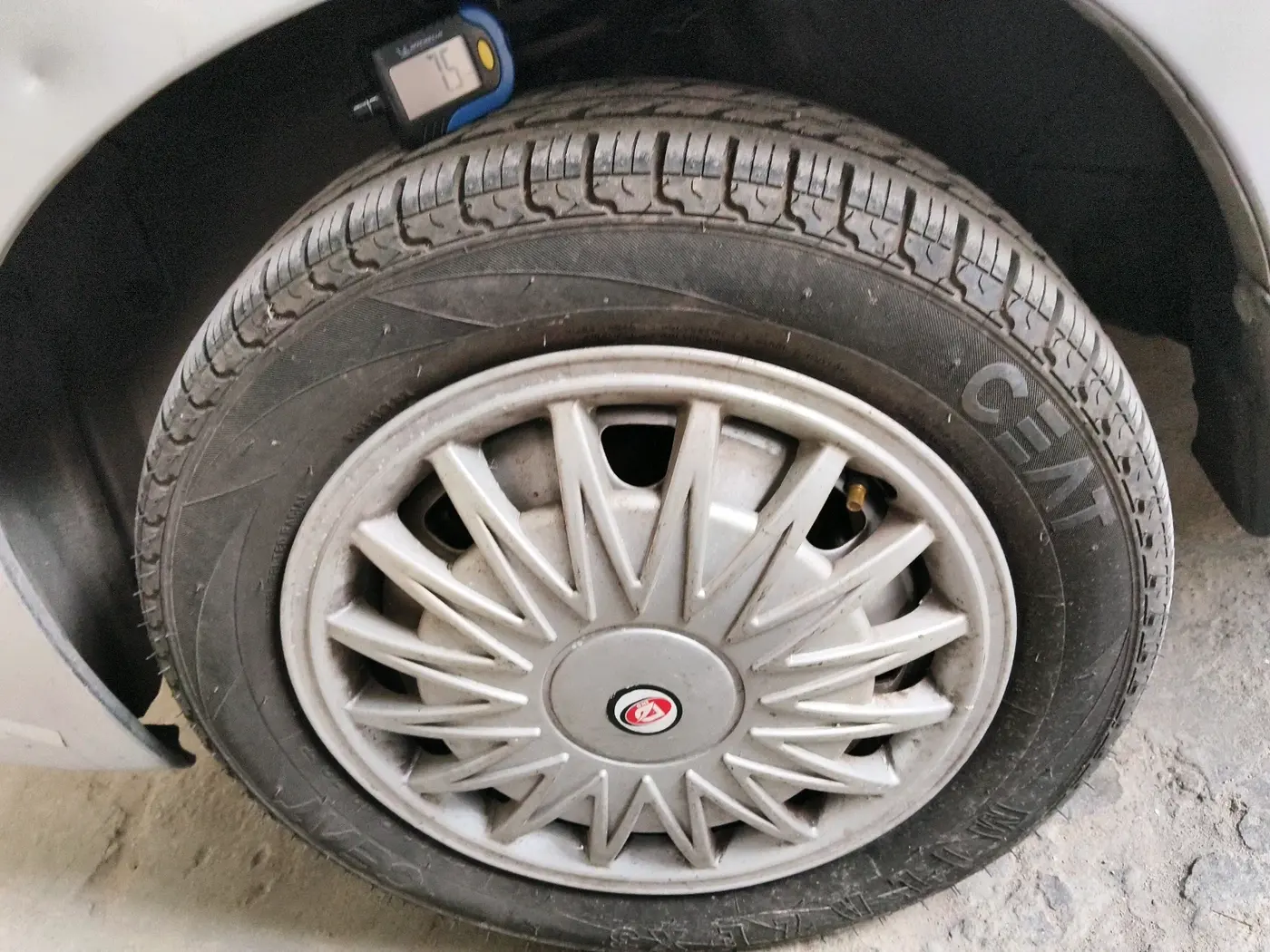 2013 Maruti Alto K10 LXI, Petrol, Manual, 54,932 km, tyre