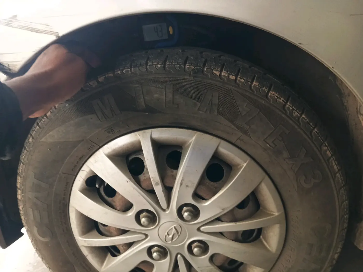 2014 Hyundai i10 SPORTZ 1.1, Petrol, Manual, 53,688 km, tyre