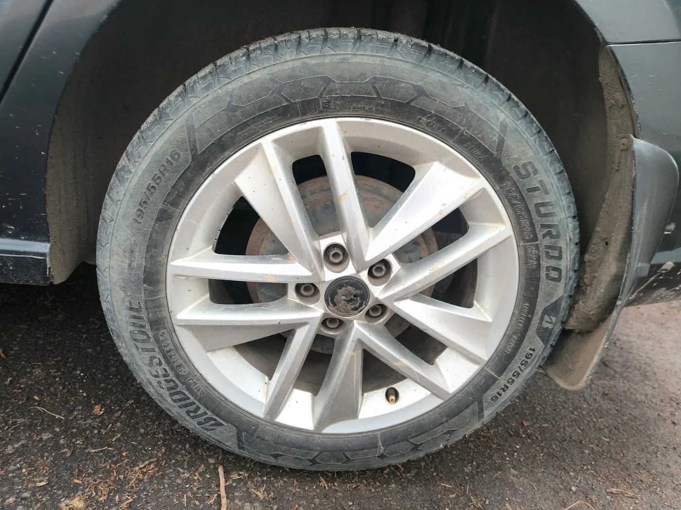 2017 Skoda Rapid STYLE 1.5 TDI AT, Diesel, Automatic, 2,13,367 km, tyre