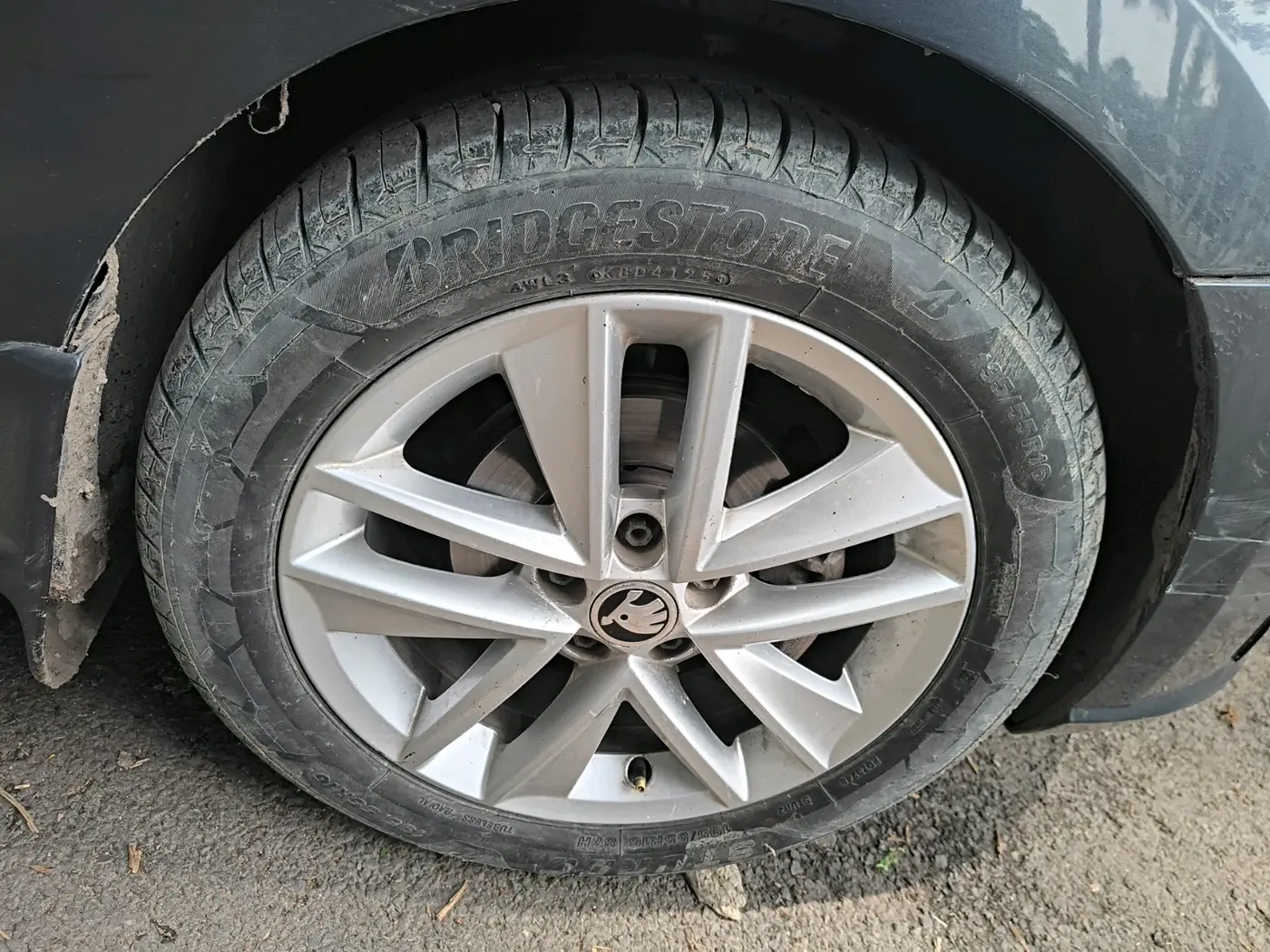 2017 Skoda Rapid STYLE 1.5 TDI AT, Diesel, Automatic, 2,13,367 km, tyre