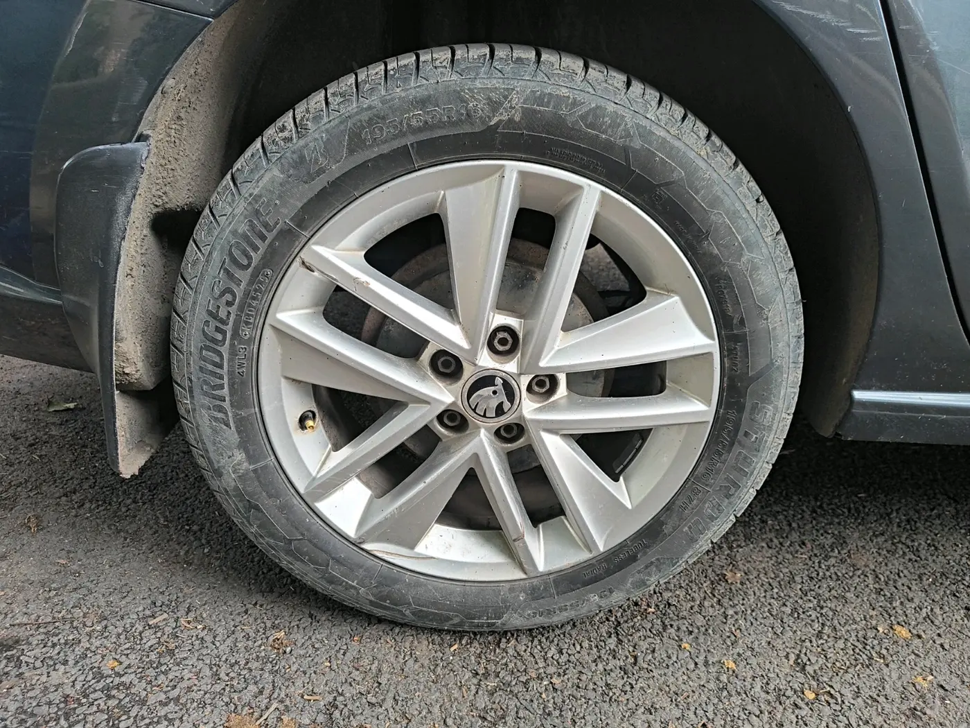 2017 Skoda Rapid STYLE 1.5 TDI AT, Diesel, Automatic, 2,13,367 km, tyre
