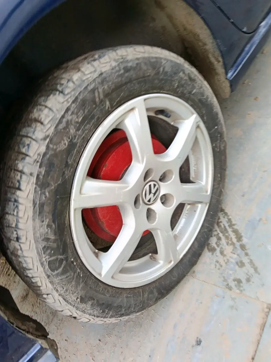 2014 Volkswagen Vento HIGHLINE PETROL AT, Petrol, Automatic, 1,55,631 km, tyre