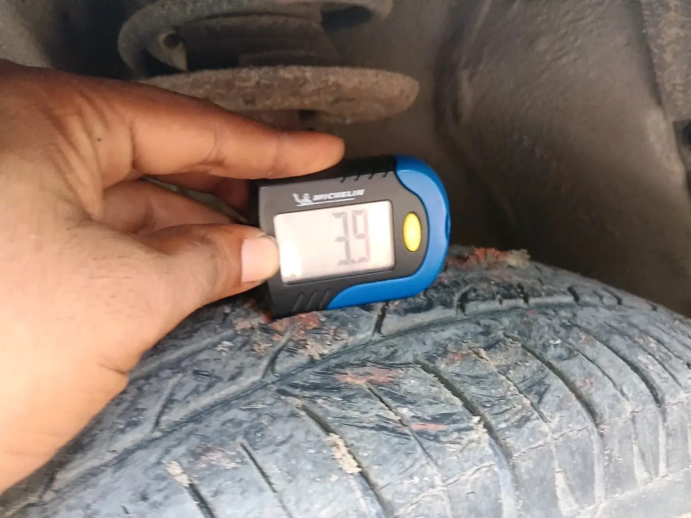 2017 Mahindra Kuv100 K2 6 STR, Petrol, Manual, 18,089 km, tyre