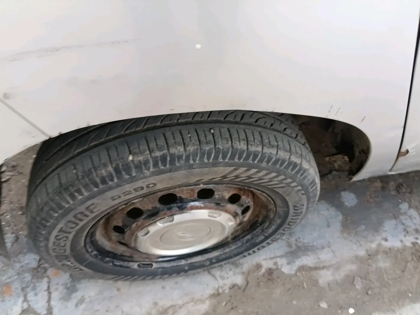 2017 Mahindra Kuv100 K2 6 STR, Petrol, Manual, 18,089 km, tyre
