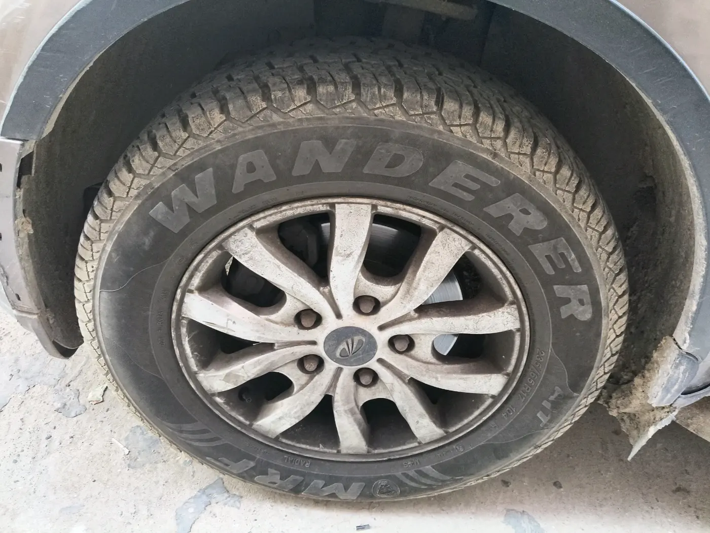 2018 Mahindra XUV500 W10, Diesel, Manual, 1,39,616 km, tyre