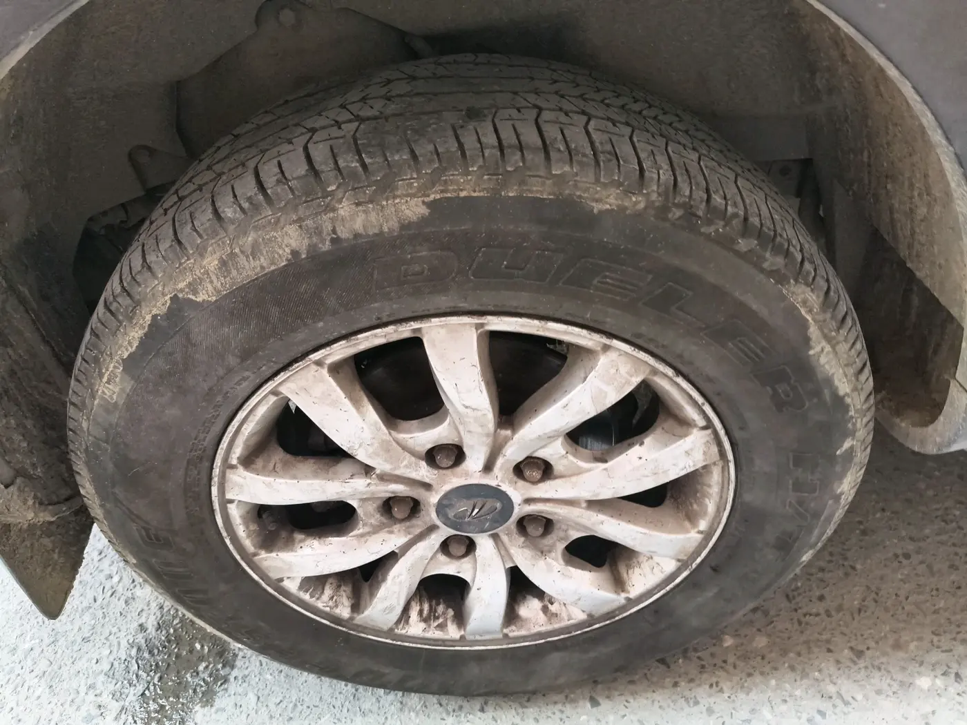 2018 Mahindra XUV500 W10, Diesel, Manual, 1,39,616 km, tyre