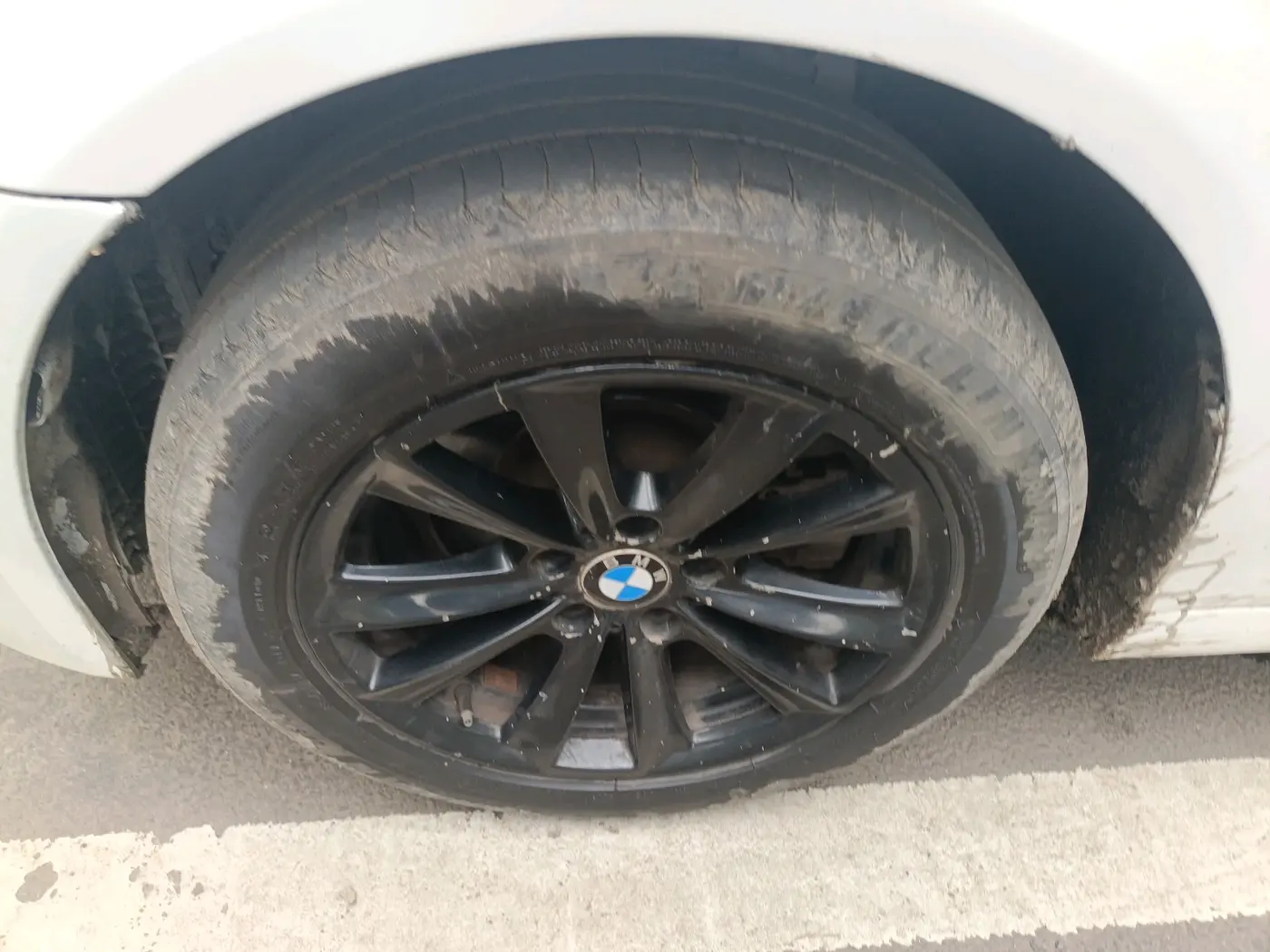 2011 BMW 5 Series 520D 2.0, Diesel, Automatic, 1,72,562 km, tyre