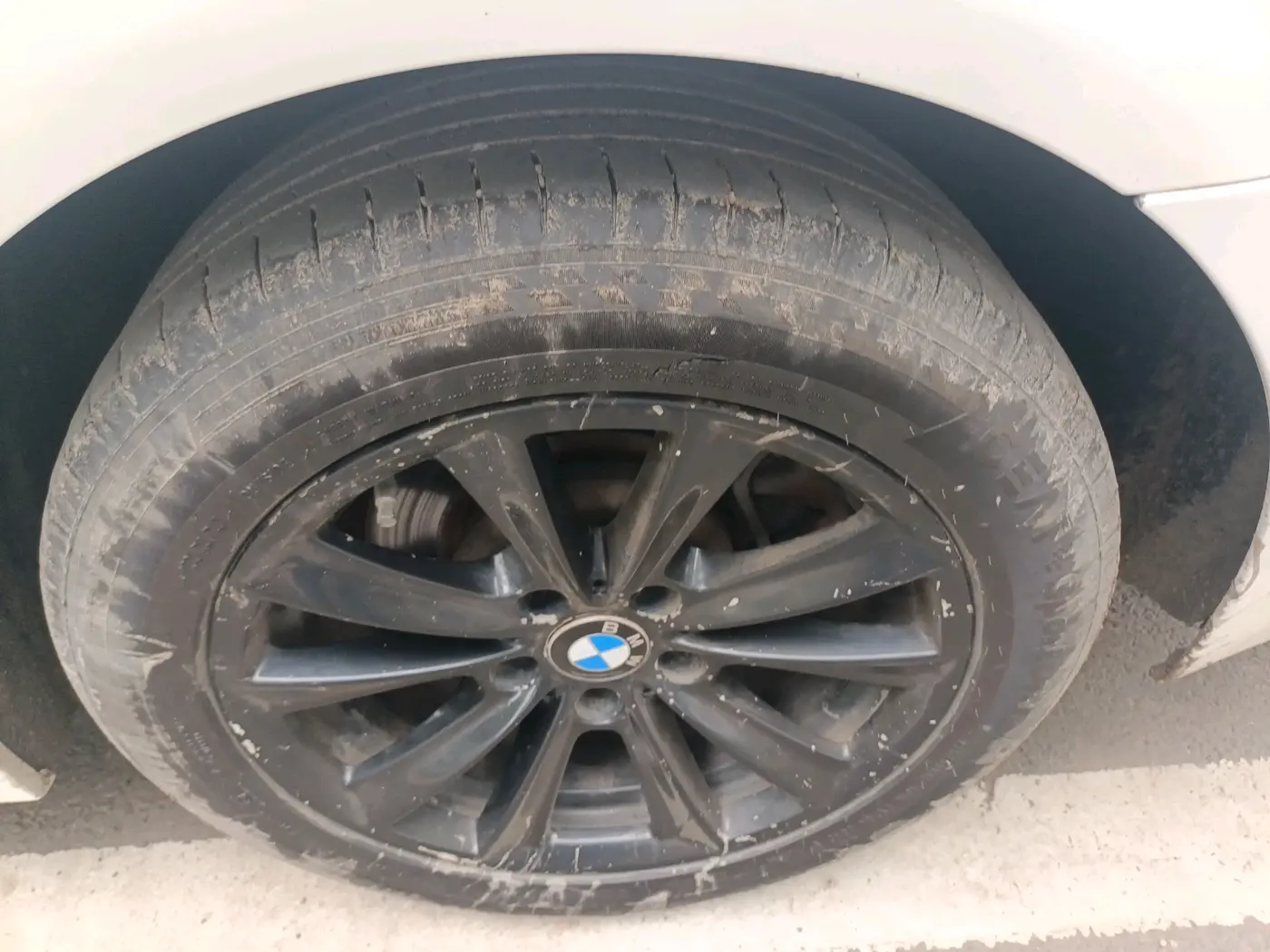 2011 BMW 5 Series 520D 2.0, Diesel, Automatic, 1,72,562 km, tyre