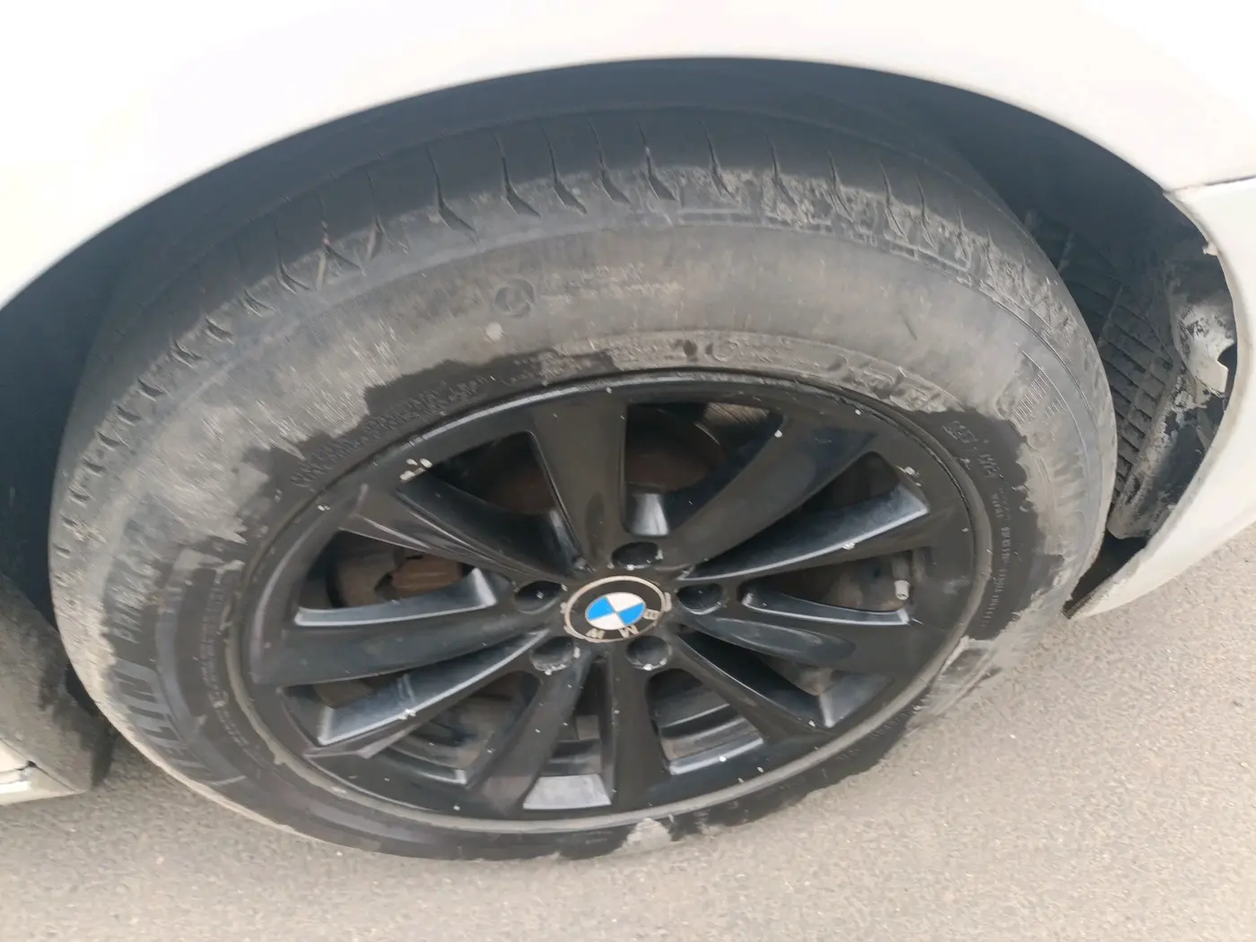 2011 BMW 5 Series 520D 2.0, Diesel, Automatic, 1,72,562 km, tyre