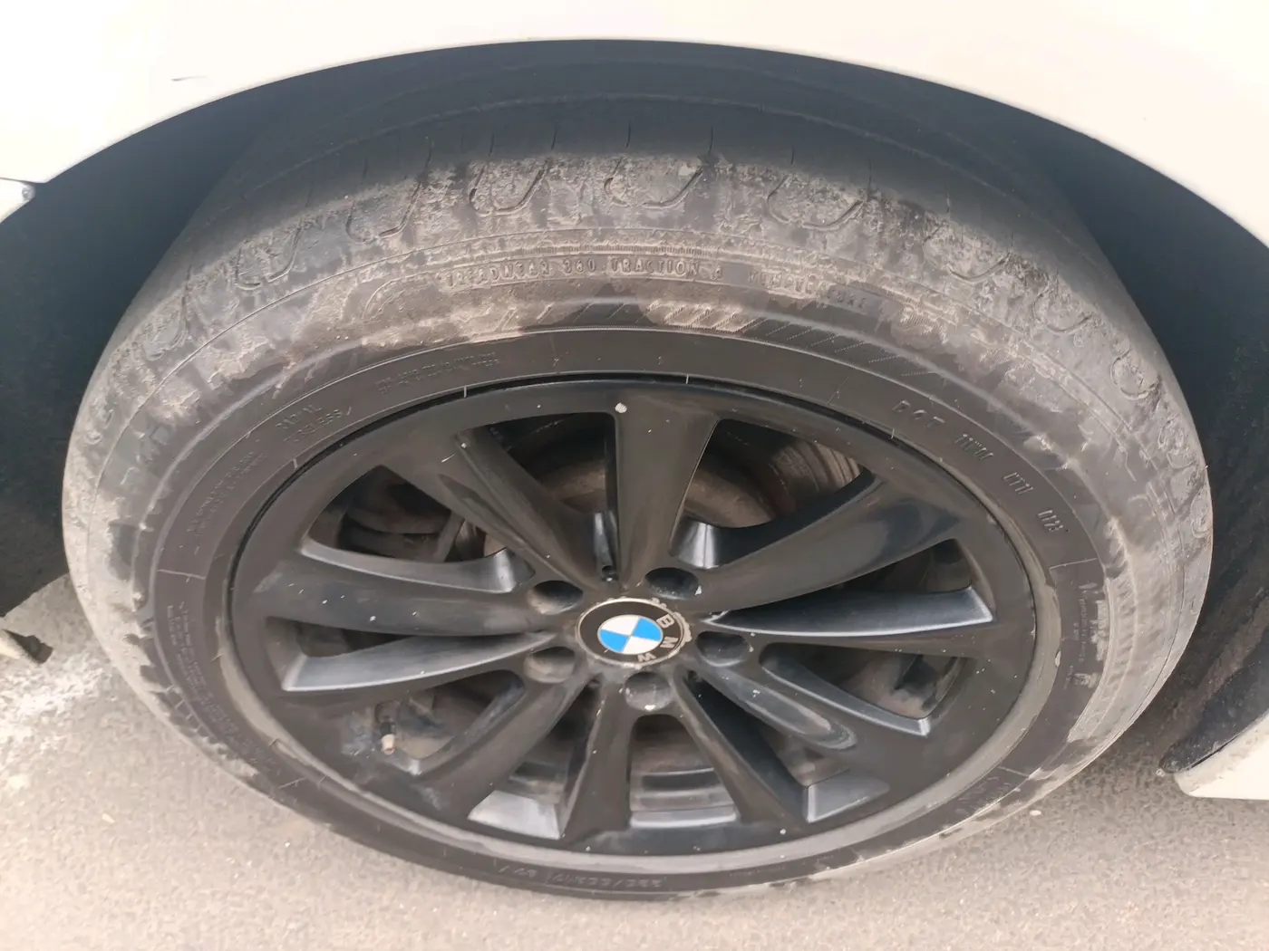 2011 BMW 5 Series 520D 2.0, Diesel, Automatic, 1,72,562 km, tyre