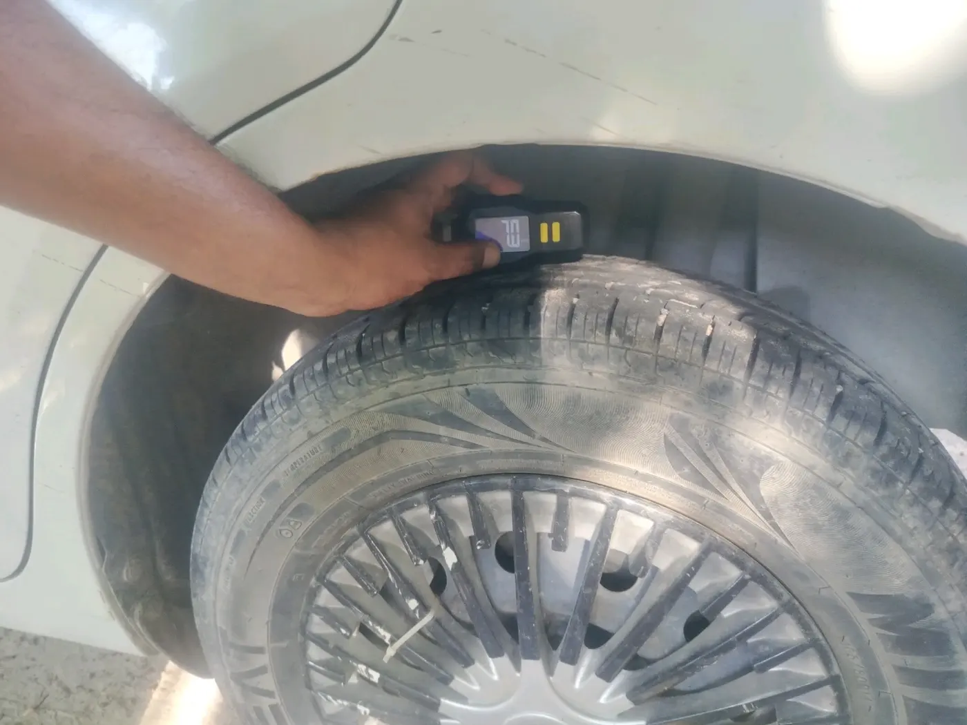 2021 Maruti Dzire VXI, Petrol, Manual, 60,295 km, tyre