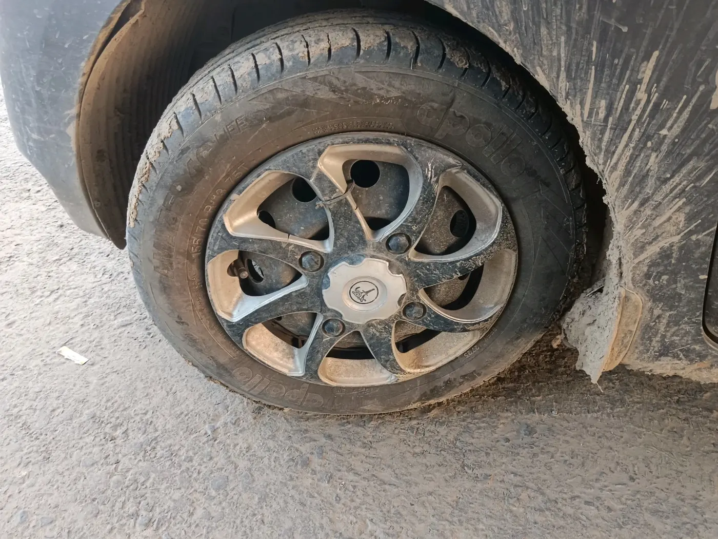 2014 Hyundai Eon ERA +, Petrol, Manual, 81,769 km, tyre
