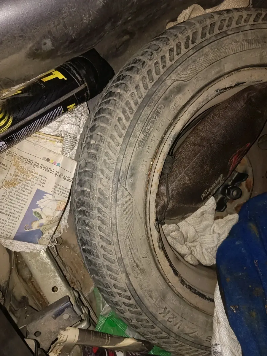 2014 Hyundai Eon ERA +, Petrol, Manual, 81,769 km, tyre