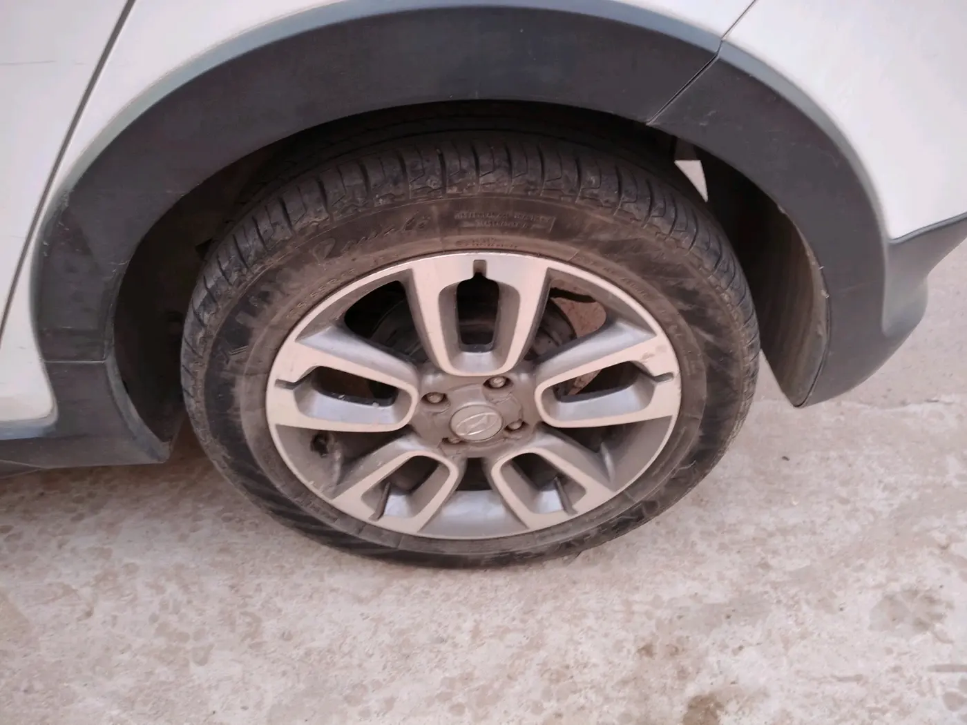 2016 Hyundai i20 Active 1.2 S, CNG, Manual, 81,989 km, tyre