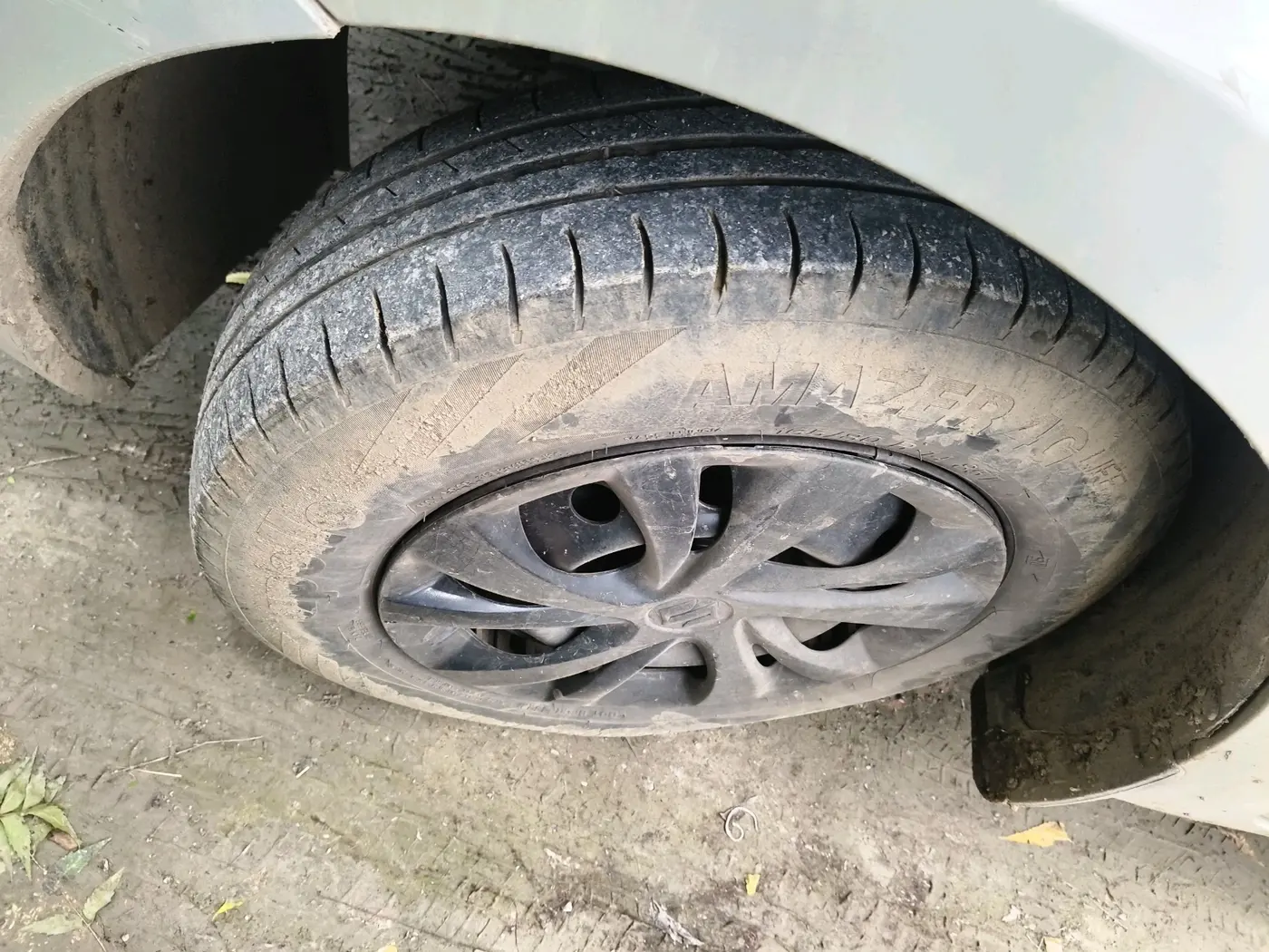 2018 Maruti Swift VXI, Petrol, Manual, 1,03,871 km, tyre