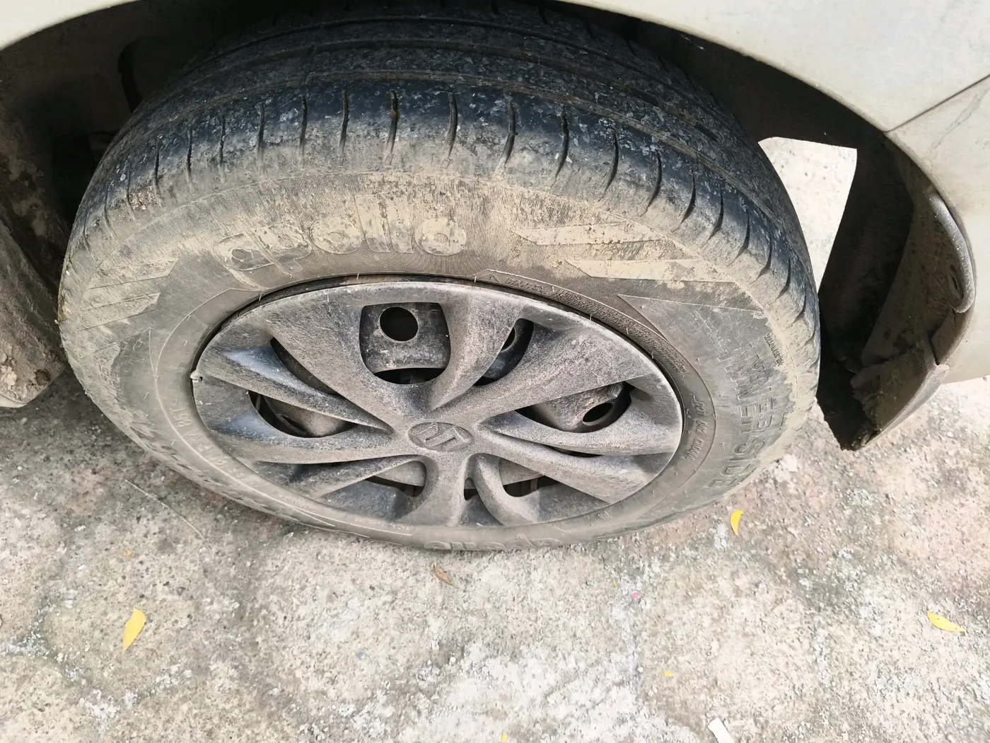2018 Maruti Swift VXI, Petrol, Manual, 1,03,871 km, tyre