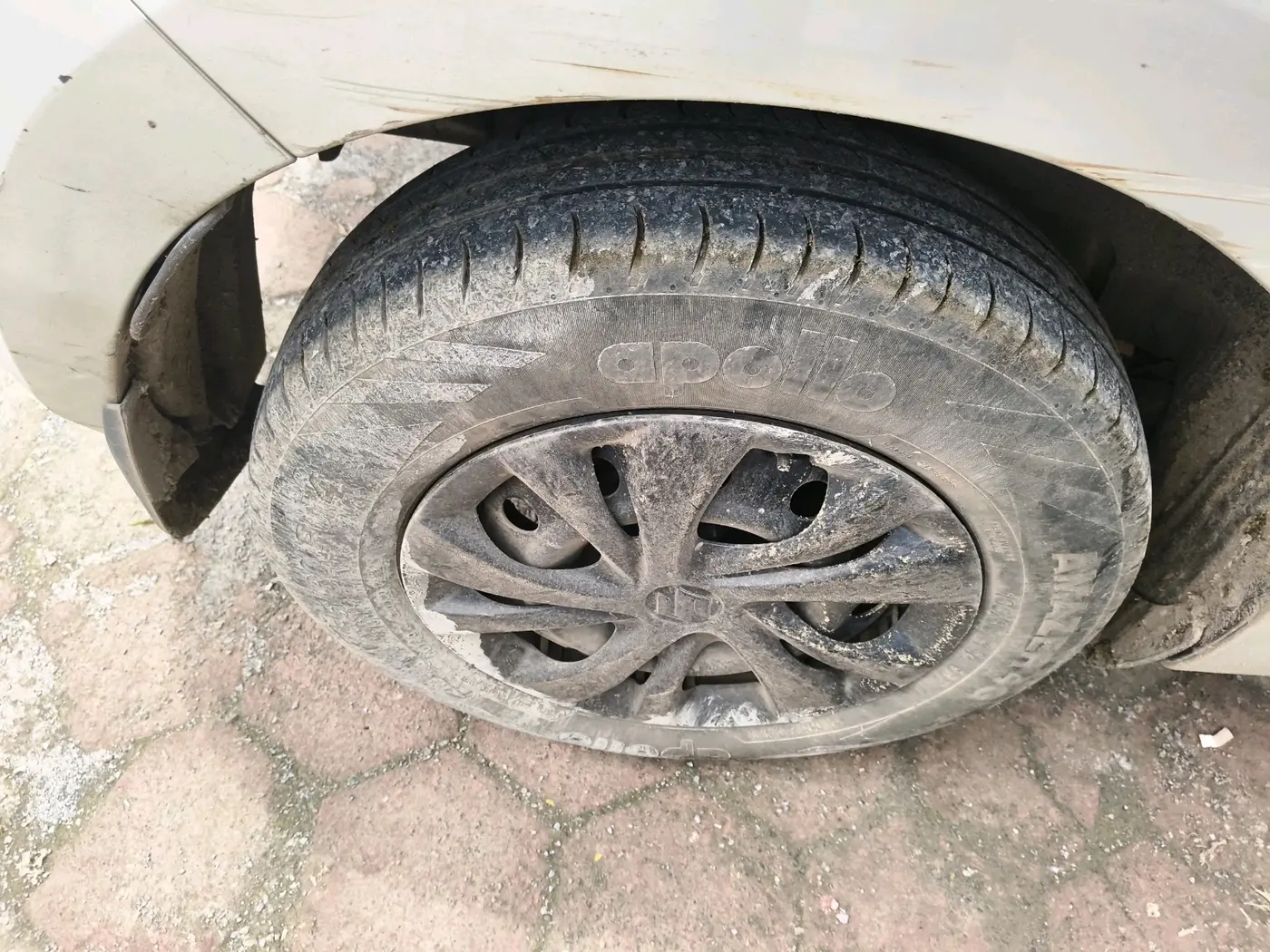 2018 Maruti Swift VXI, Petrol, Manual, 1,03,871 km, tyre