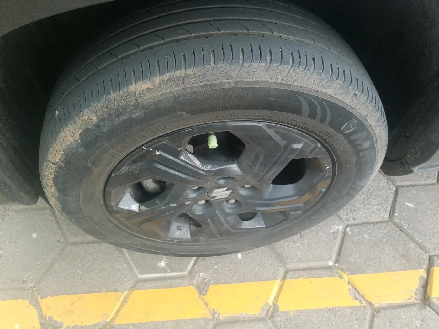 2023 Maruti BREZZA ZXI S-CNG, CNG, Manual, 44,566 km, tyre