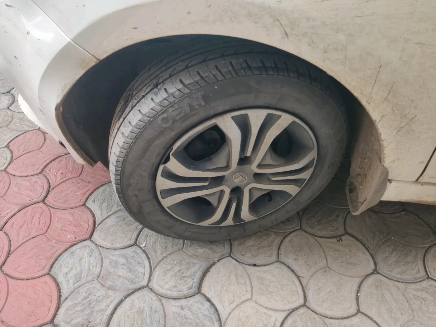 2023 Tata TIGOR XZ PLUS CNG, CNG, Manual, 71,298 km, tyre