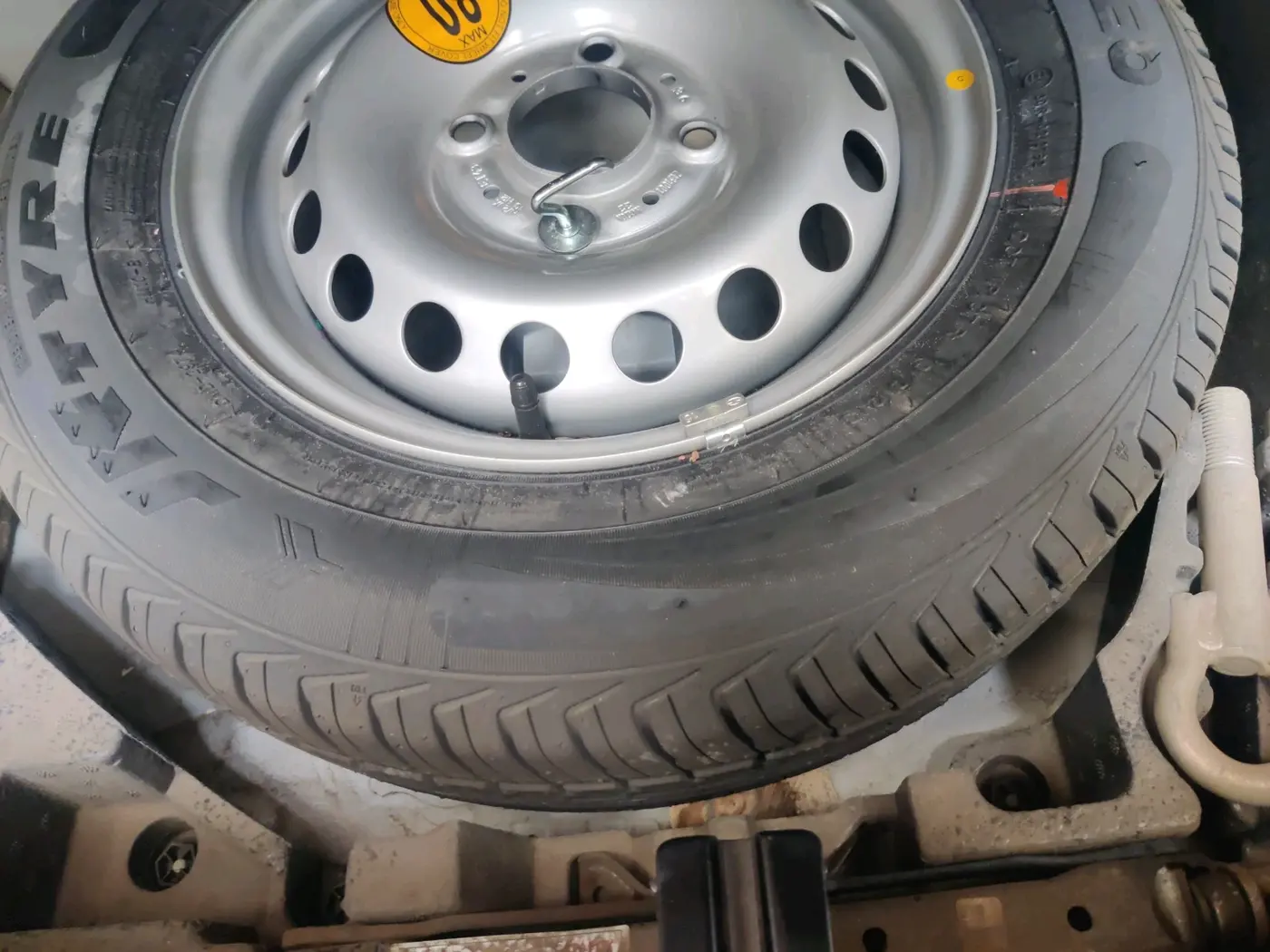 2023 Tata TIGOR XZ PLUS CNG, CNG, Manual, 71,298 km, tyre