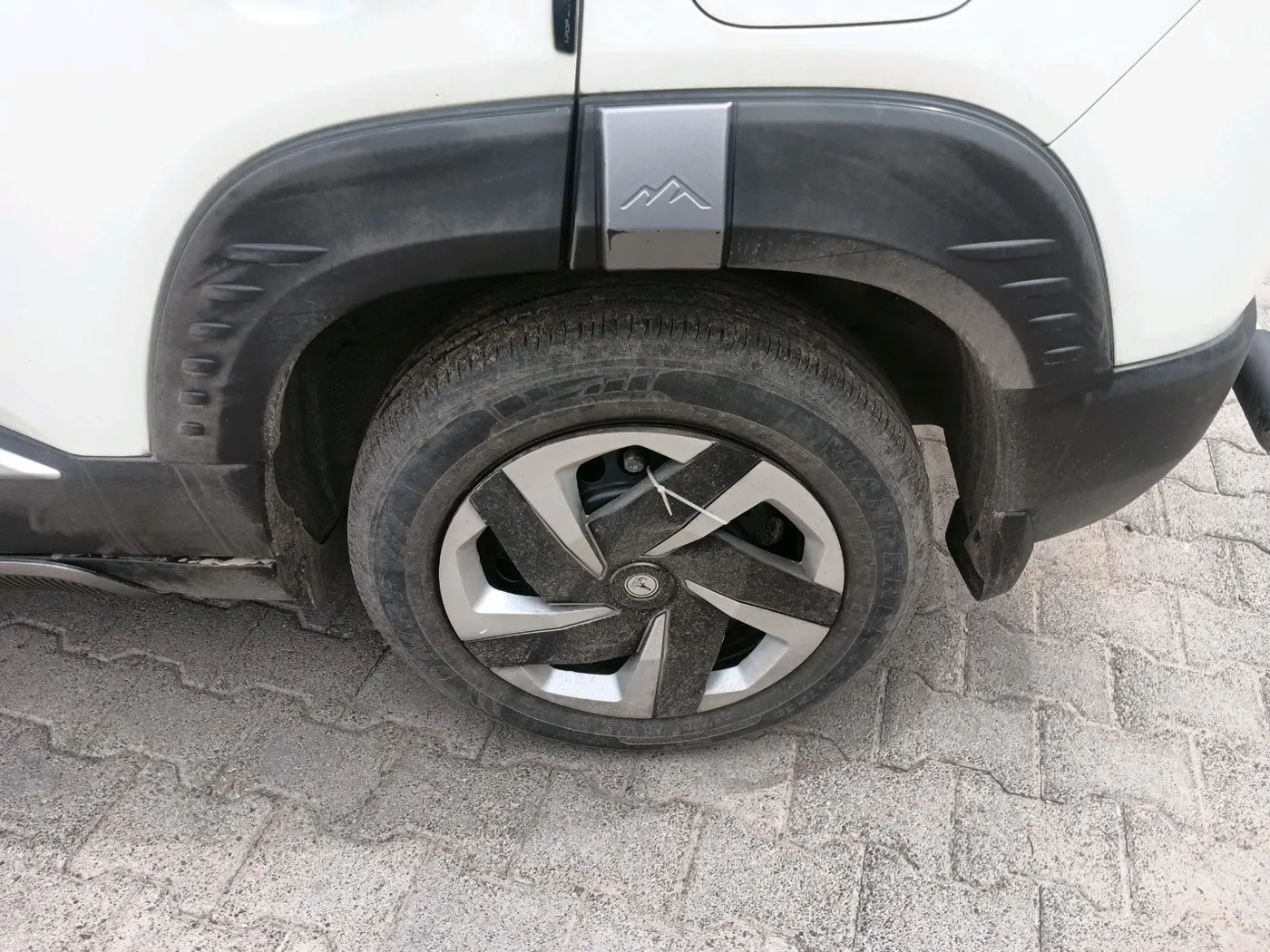 2024 Maruti BREZZA LXI S- CNG, CNG, Manual, 30,427 km, tyre