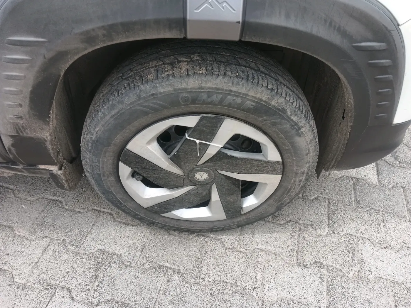2024 Maruti BREZZA LXI S- CNG, CNG, Manual, 30,427 km, tyre