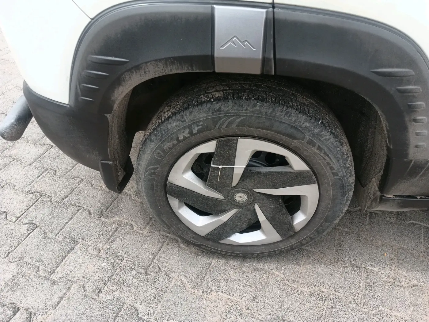 2024 Maruti BREZZA LXI S- CNG, CNG, Manual, 30,427 km, tyre