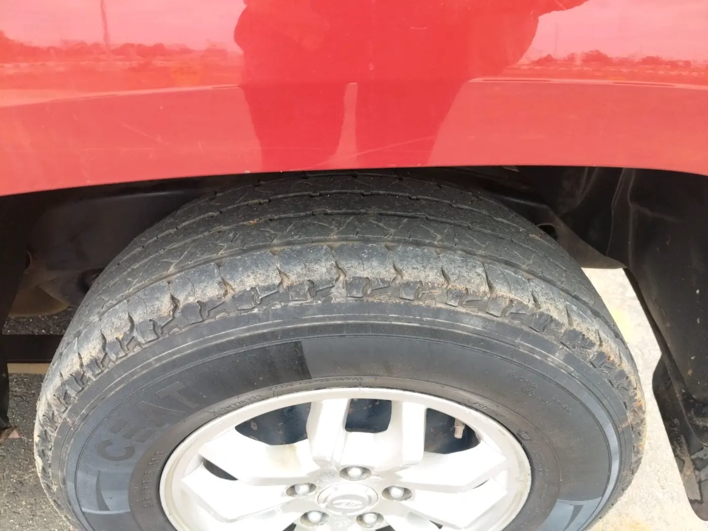 2017 Mahindra TUV300 T8, Diesel, Manual, 1,07,869 km, tyre