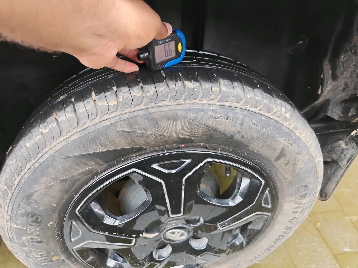 2022 Tata PUNCH ACCOMPLISHED AMT, Petrol, Automatic, 9,045 km, tyre