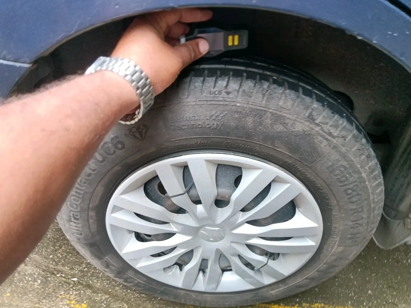2017 Maruti Dzire VXI AMT, Petrol, Automatic, 89,497 km, tyre