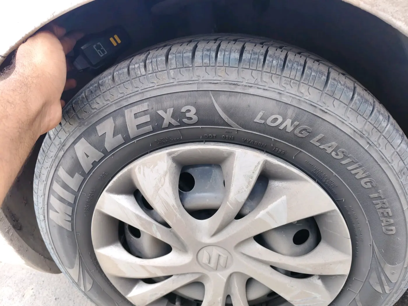 2022 Maruti Dzire VXI, CNG, Manual, 1,44,189 km, tyre